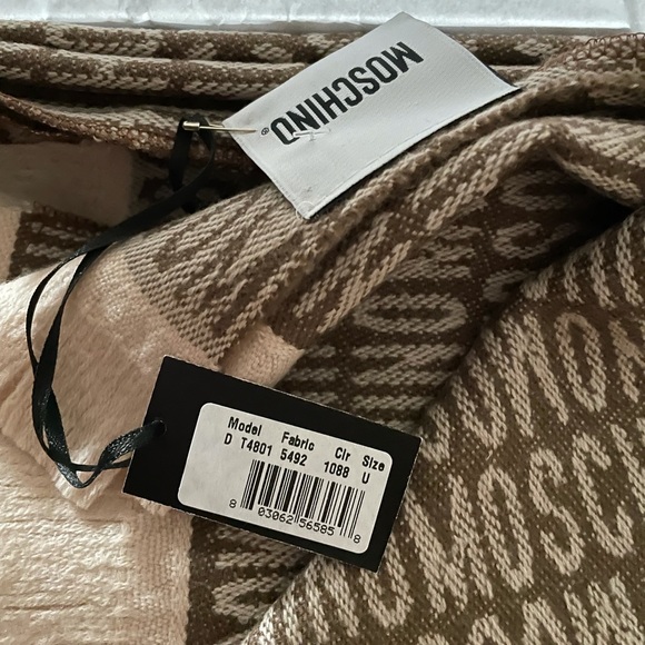 Authentic Moschino Wool Oversized Blanket Scarf - Picture 4 of 5